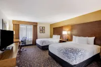 La Quinta Inn & Suites by Wyndham Oakland - Hayward Hotels in Hayward