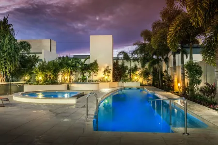 Monaco Apartments Caloundra Отели в г. Калаундра