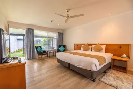 Paradise Hotel & Resort