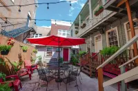 Hostel Auberge Nola Hotels in 