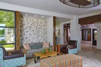 Fredericksburg Inn and Suites