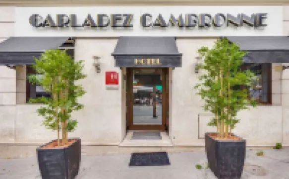 Carladez Cambronne Hotels near Blomet Swimming pool