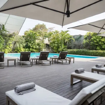 ホテル トロピコ Tailor Bar周辺のホテル