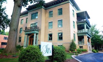 Inn at 835 Boutique Hotel