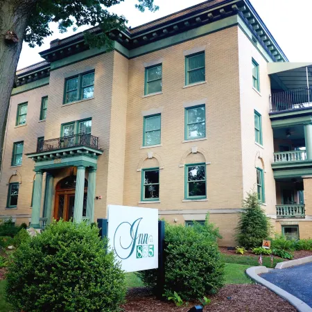 Inn at 835 Boutique Hotel
