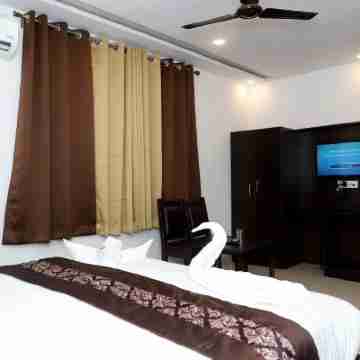 Sunrise Palace Rooms