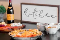 Vineyard Court Designer Suites Hotel - breakfast