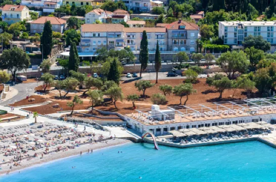 ホテル コモドール