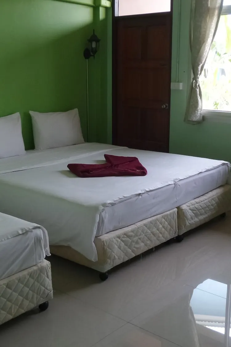 ห้องพักสำหรับ 3 ท่านพร้อมเครื่องปรับอากาศ