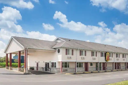 Super 8 by Wyndham Wapakoneta Отели в г. Оглейз