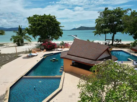 Cruiser Island by Swiss-Belhotel Отели рядом с достопримечательностью «Остров Ко Лон»