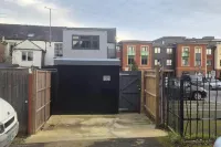 Town Centre Modern 1 Bed Self-Contained Apartment Hotels in 