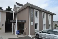 Hotel Formules Club Bordeaux Cenon Hotels in Artigues-pres-Bordeaux