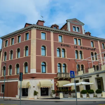 Hotel le Boulevard Hotels near Murano Island