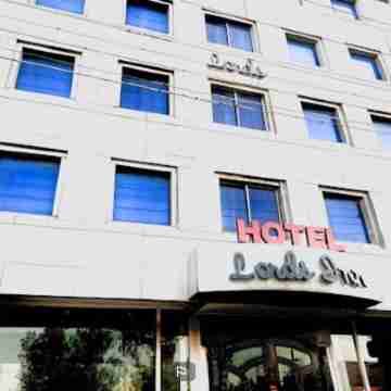 Lord's Inn Hotel Exterior