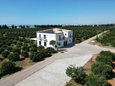 Tenuta Macconi Country Rooms Отели в г. Scoglitti