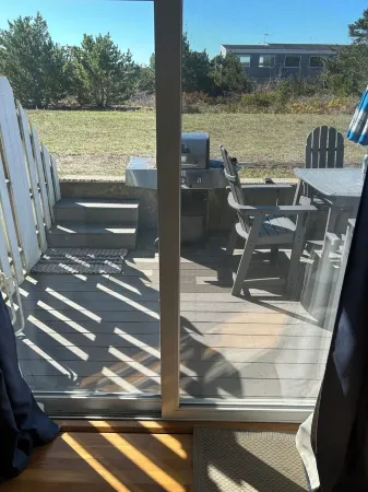 Charming 2 bedroom condo on Private Beach by Outer Most Marina