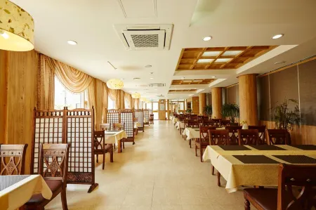 Hanok Hotel Youngsanjae Отели рядом с достопримечательностью «Daebul University»