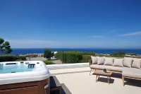 Seaview Luxury Villa Jacuzzi & Pool! 2 Min Beach