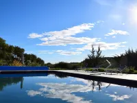 Luxury tent on a farm with swimming pool فنادق في Lapedona