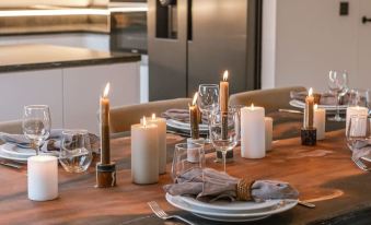 Huswell - Luxurious Apartment with Parking