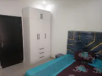 Shimawa-apartment-sleeps2-parking-24/7security Hotels in Shagamu