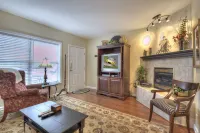 Colonial Crest 107 - Great Location! - You Can Walk to Town! Condo