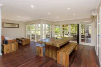 Willmott Beach House - Family-Friendly Escape
