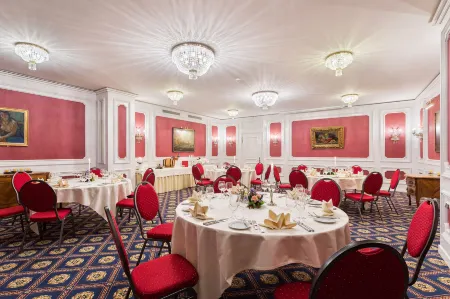 Hotel Euler Basel Отели рядом с достопримечательностью «Basel SBB Station»