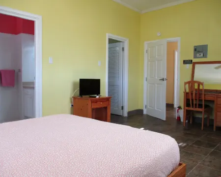 Harlem B & B Hotels in Oistins