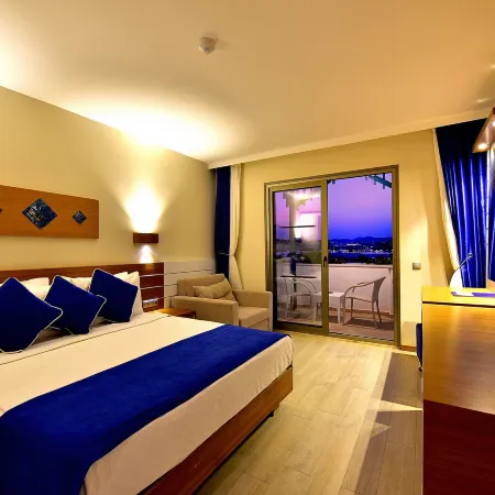 Jasmin Beach Hotel Отели рядом с достопримечательностью «Ветряные мельницы Бодрума»