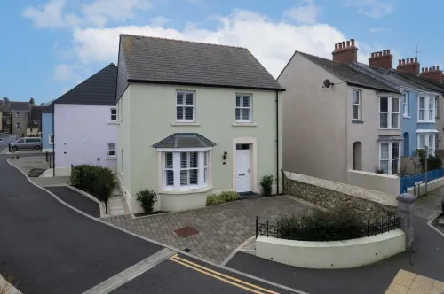 Cottage Mews - Seaside Cottage Parking Terrace - Ocean View