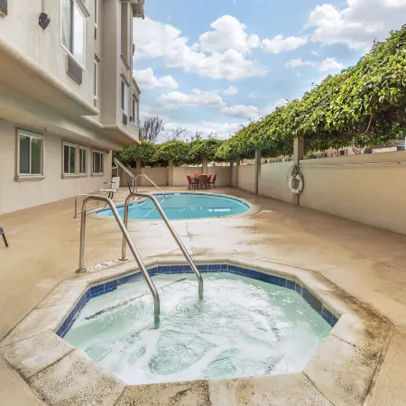 Best Western Plus Airport Plaza