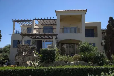 Villa Elias 3BR with Jacuzzi & Pool Hôtels à : Metochi