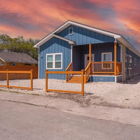 Sleek 4br/3ba Urban Living w/ Downtown Views!