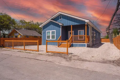 Sleek 4br/3ba Urban Living w/ Downtown Views!