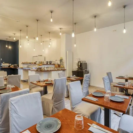 Beverly Hills Hotel Отели в г. Иксель