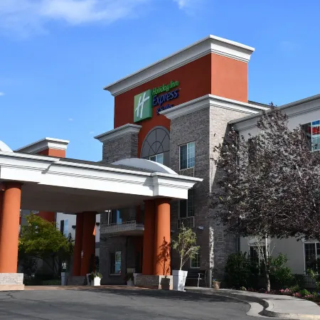 Holiday Inn Express & Suites EVANSTON by IHG