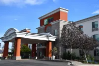 Holiday Inn Express & Suites Evanston