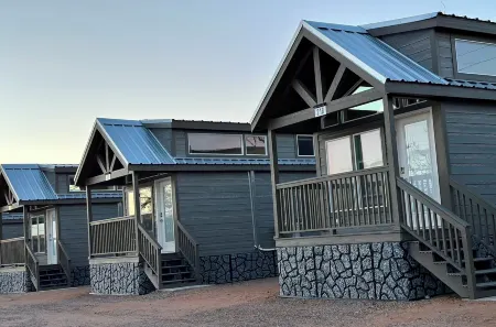 Luxury Tiny Homes - Deluxe King Room Отели в г. Лечи