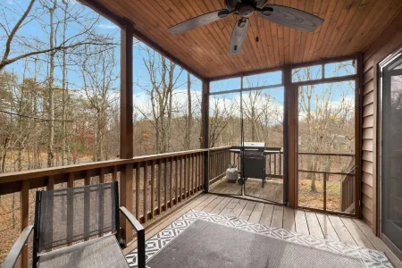 Mountain Retreat - Deck, Fire Pit, Grill, WiFi