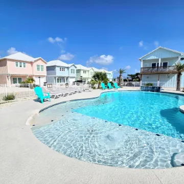 Waterfront! Hot Tub, Arcade, Pool, Walk to Everything in Fulton, Sleeps 8