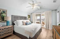 Heated Pool, Hot Tub, Kayaks, Fishing, 5BR Waterfront Home in Key Allegro