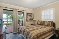 New!! Hidden Gem - Lakefront Home with Boat Dock & Private Boat Ramp