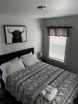 Charming 3-bedroom house with AC and WiFi in Paw Paw