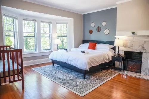 Lake Drive Mansion ~ Downtown ~ Art Museum ~ Lakefront