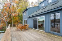 Stunning Waterfront Escape - Pool, Fire Pit, Hammock Hotels in Skytop