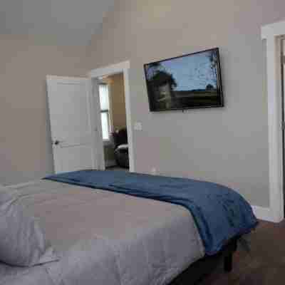 Lauralee’s Legacy House-Minutes to Cedar Point Rooms