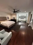 Suburban Feel with a City Vibe Hotel in zona Chicago State University
