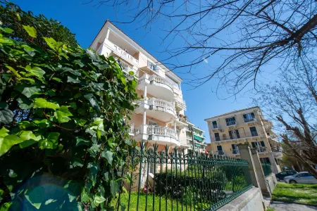 Celestina Corfu Town Apartment Отели рядом с достопримечательностью «Вилла Мон Репо»